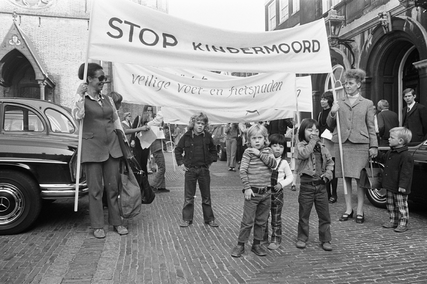 afbeelding 3 - 1972 (11 okt) SdK Protest Tweede Kamer [Bert Verhoeff, Anefo, NL-HaNA_2.24.01.05_0_925-9454.tjp_web