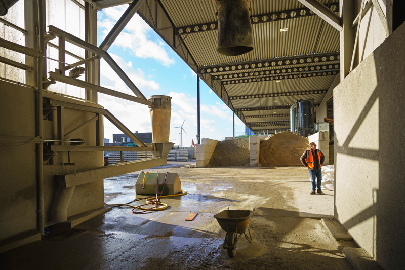 Bio Bound maakt betonproducten met restproducten: gerecycled olifantsgras en betonpuingranulaat (van zand- tot grindfractie)_web